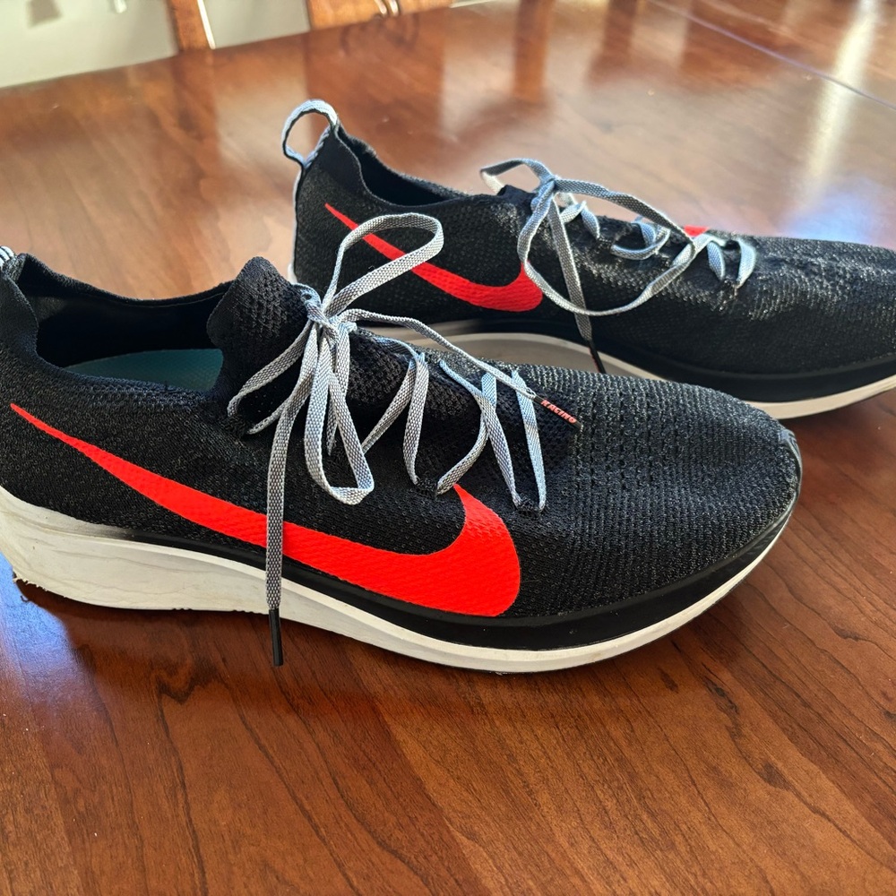 Nike Men's Black and Red Sneakers
